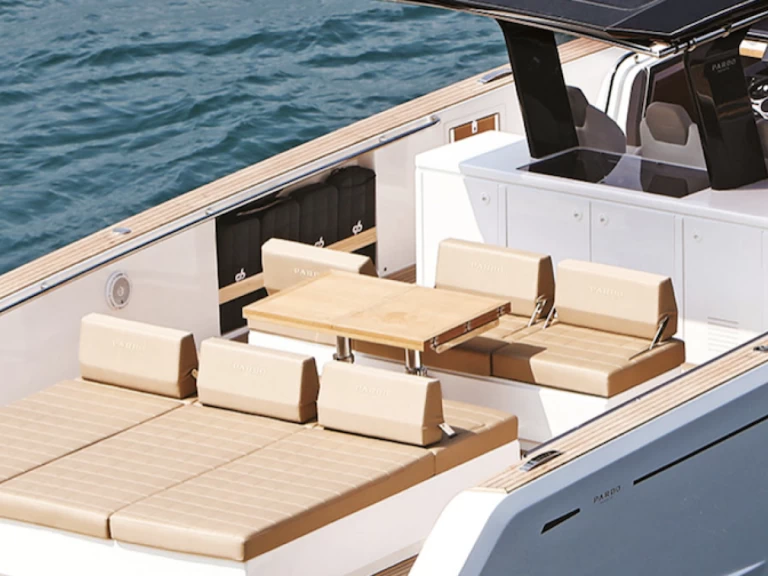Pardo Yachts Pardo 43 de alquiler a Port de Saint Tropez