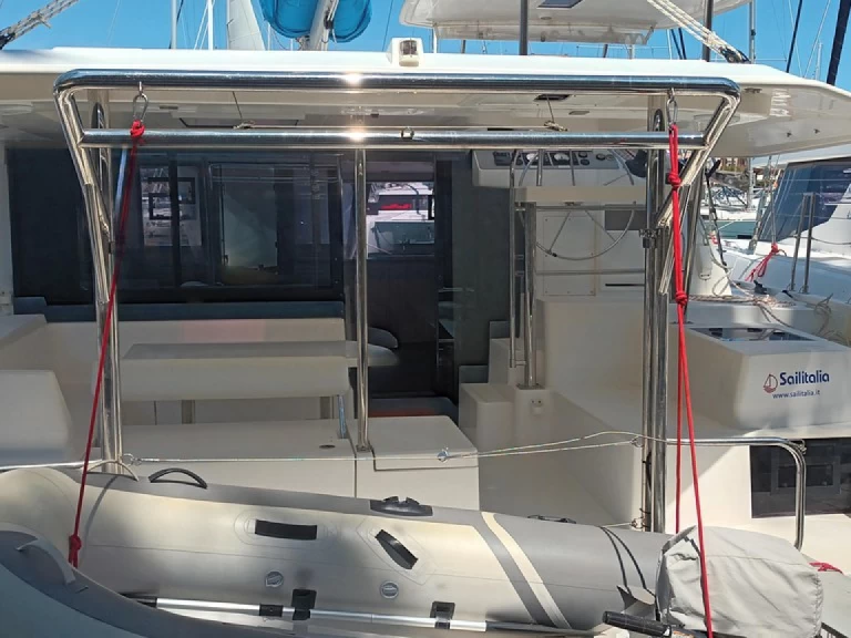 Leopard Catamarans / Robertson & Caine Leopard 40 de alquiler a Furnari