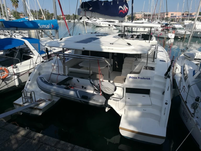Leopard Catamarans / Robertson & Caine Leopard 45 de alquiler a Cannigione