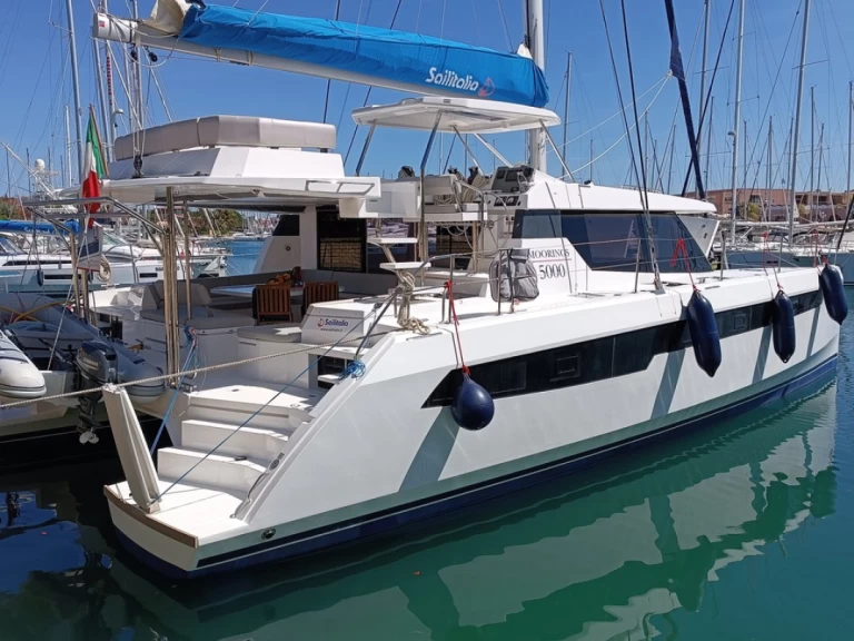 Leopard Catamarans / Robertson & Caine Leopard 50 - 5 + 1 cab de alquiler a Furnari