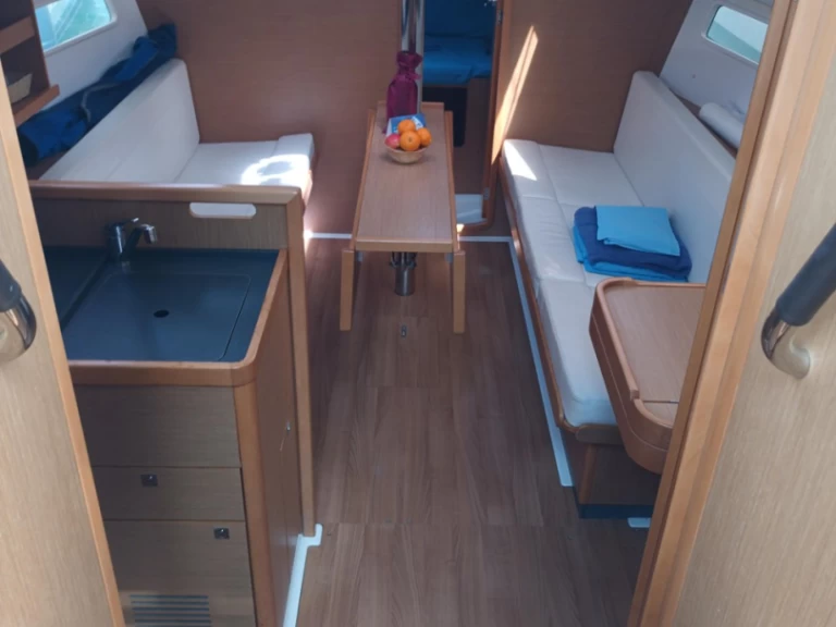 Jeanneau Sun Odyssey 319 de alquiler a Furnari