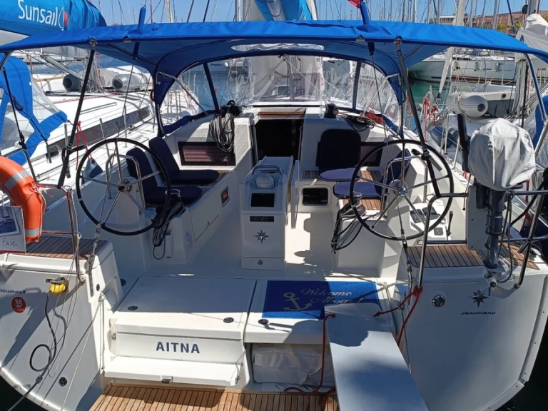 Alquiler de embarcaciones Jeanneau Sun Odyssey 440 enFurnari en Samboat