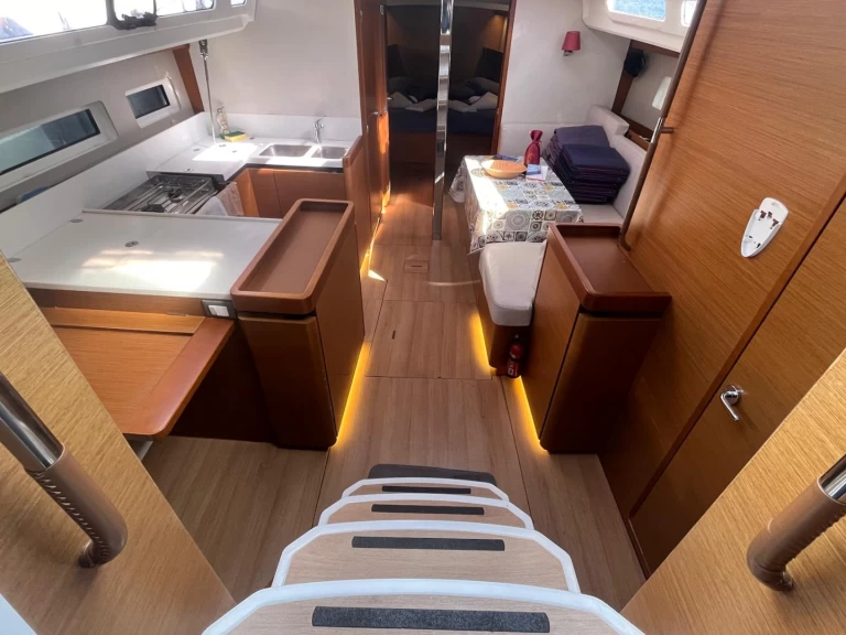 Jeanneau Sun Odyssey 440 de alquiler a Cannigione