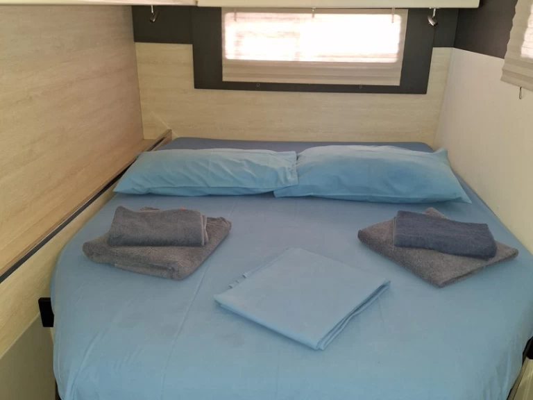 Alquiler de barcos Furnari barato de Leopard 40