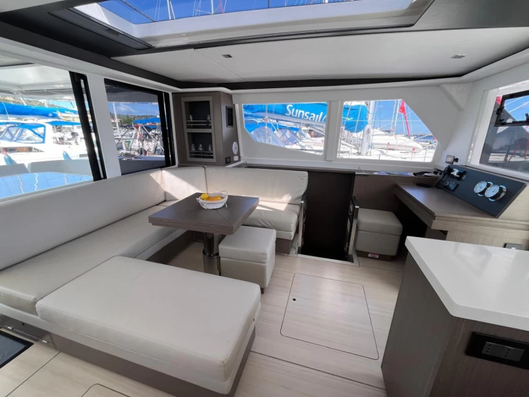 Alquiler de Leopard Catamarans / Robertson & Caine Leopard 45 en Cannigione