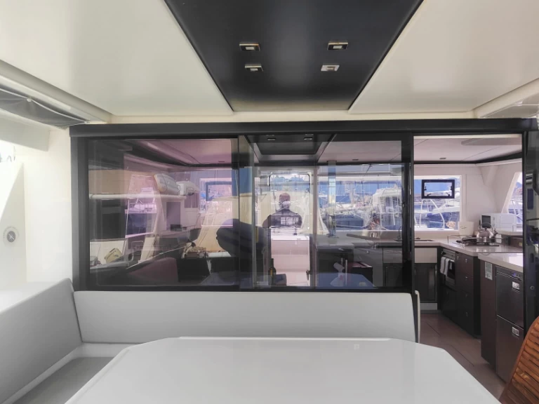 Alquiler de Leopard Catamarans / Robertson & Caine Leopard 45 en Procida