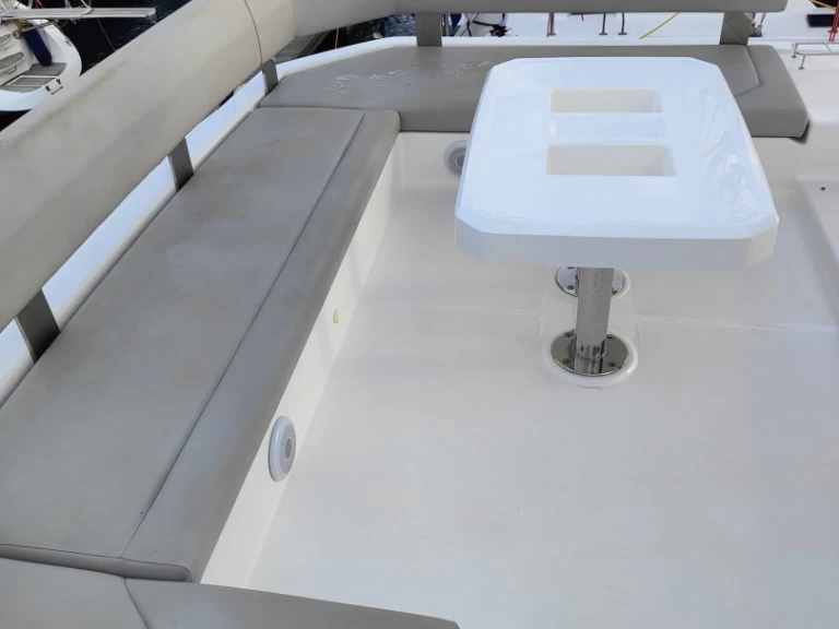 Alquiler de Leopard Catamarans / Robertson & Caine Leopard 45 en Procida