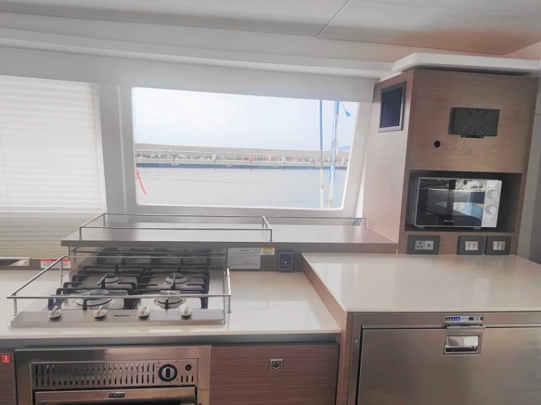 Alquiler de Leopard Catamarans / Robertson & Caine Leopard 50 - 5 + 1 cab en Procida