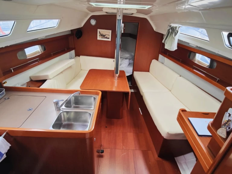 Alquiler de barcos Procida barato de Oceanis 31