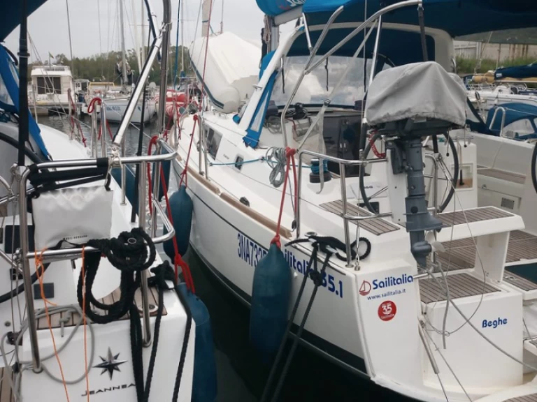 Alquiler de barcos Cannigione barato de Oceanis 35.1