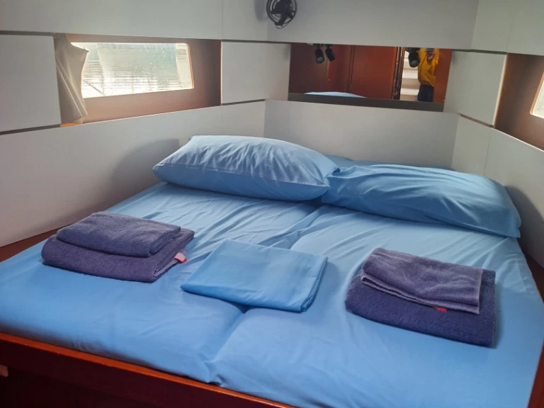 Alquiler de barcos Furnari barato de Oceanis 38.1