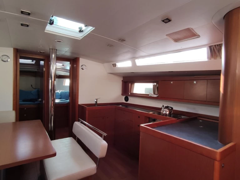 Alquiler de Velero, con o sin patrón Bénéteau Furnari