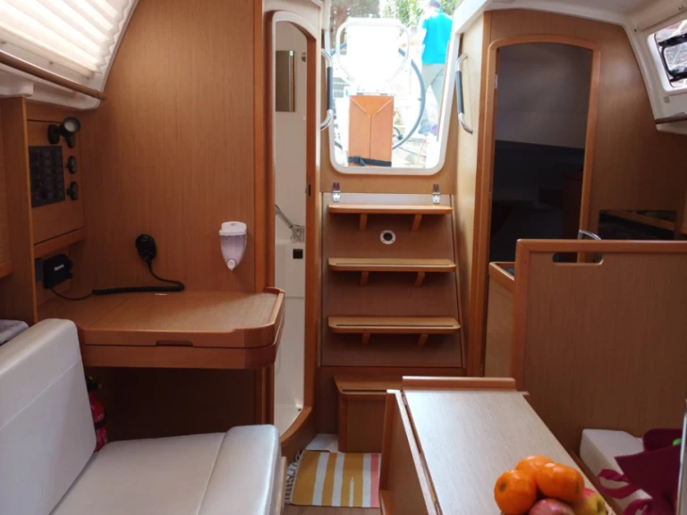 Alquiler de Velero, con o sin patrón Jeanneau Furnari