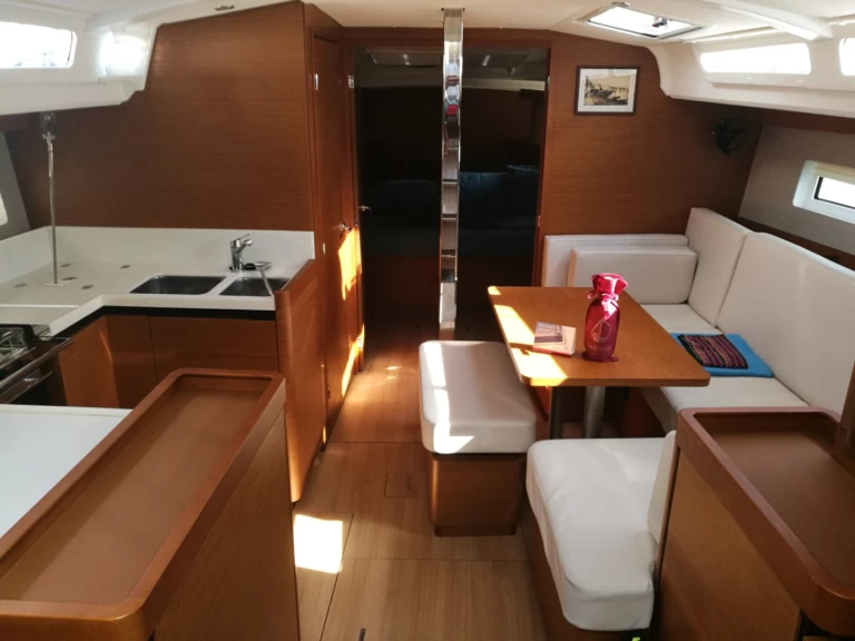 Jeanneau Sun Odyssey 440 de alquiler a Furnari