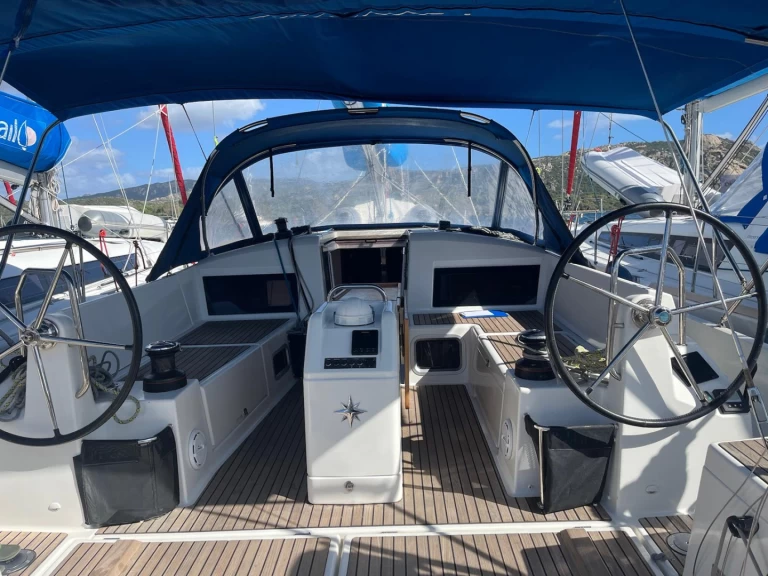Alquiler de embarcaciones Jeanneau Sun Odyssey 440 enCannigione en Samboat