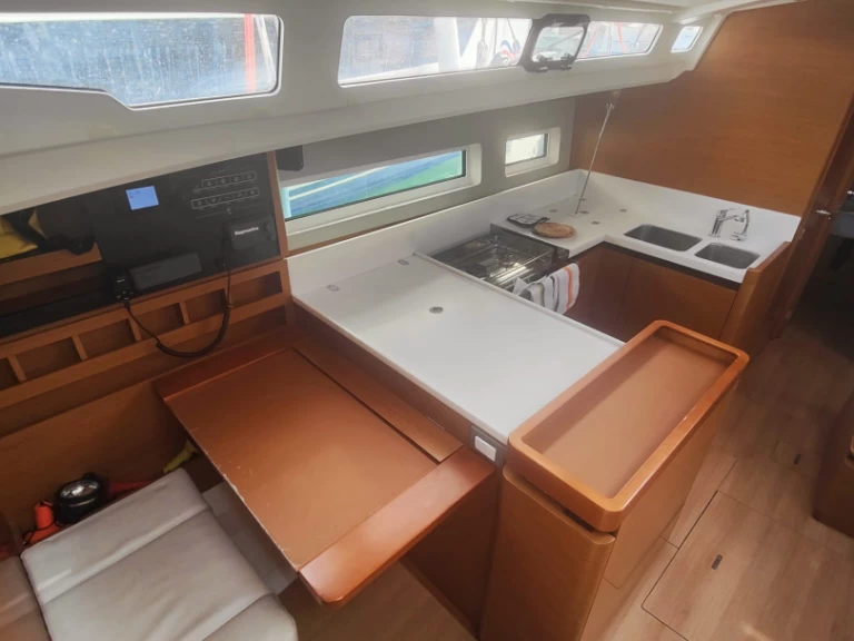 Alquiler de barcos Procida barato de Sun Odyssey 440