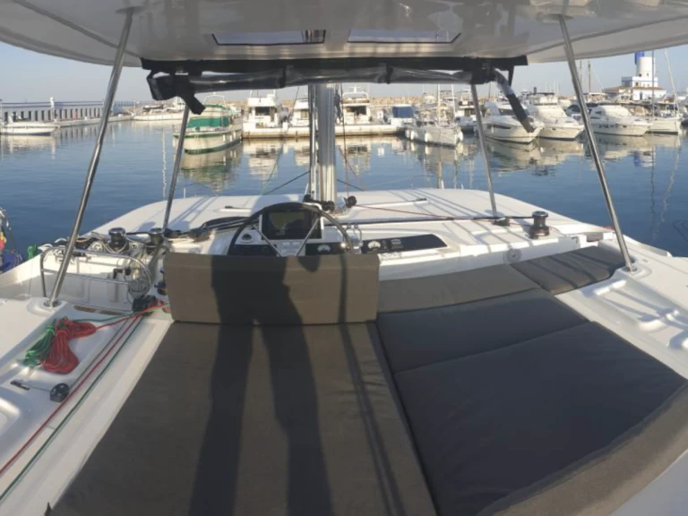 Alquiler de Lagoon Lagoon 46 en Figari