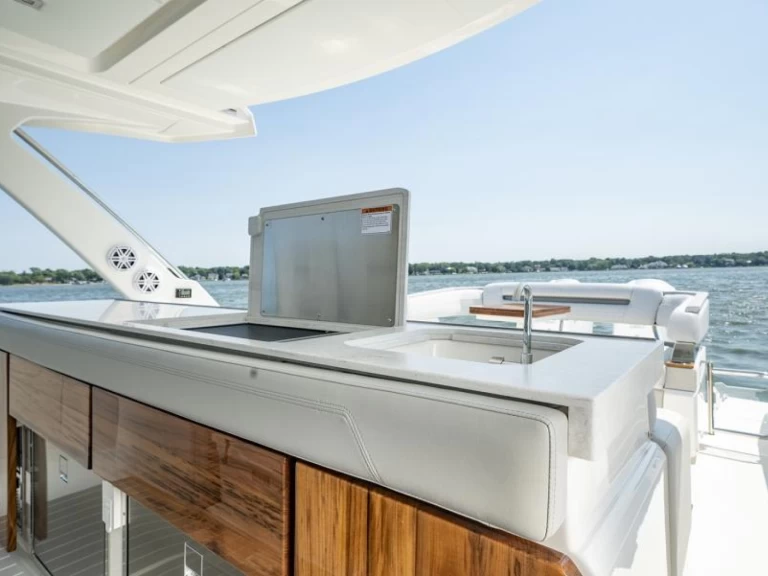 Alquiler Yate de lujo Tiara con o sin  título de navegación