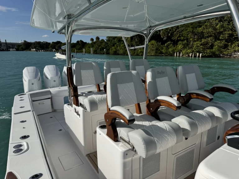 Alquiler Lancha MAGBAY con o sin  título de navegación