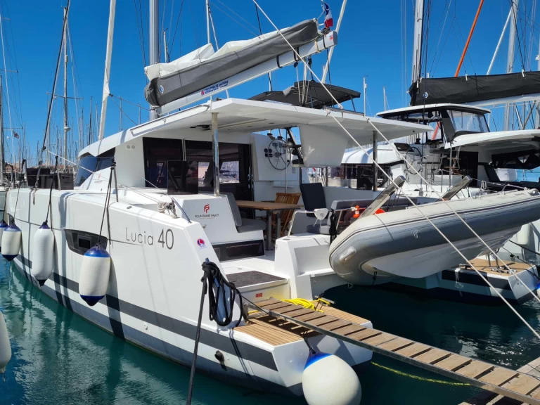 Alquiler de embarcaciones Fountaine Pajot Lucia 40 enLefkáda en Samboat