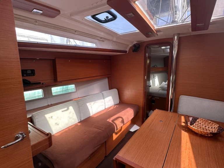 Alquiler de embarcaciones Dufour Dufour 390 enCos en Samboat