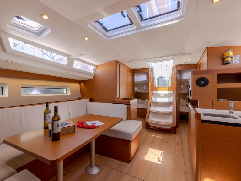 Alquiler de embarcaciones Jeanneau Sun Odyssey 490 enPiso Livadi en Samboat