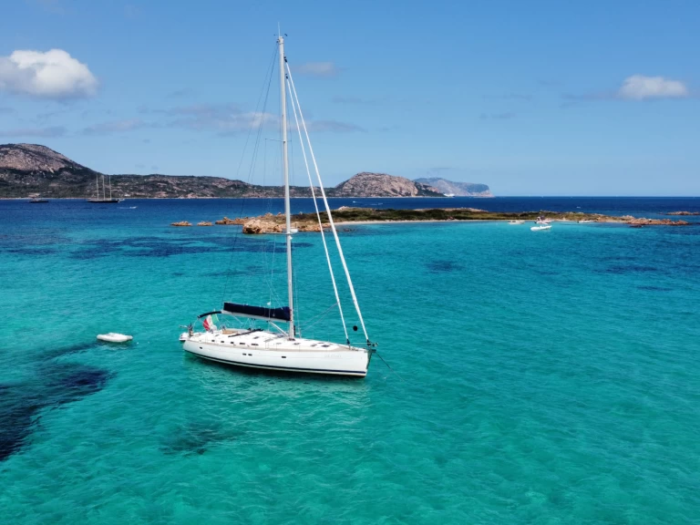 Alquiler de embarcaciones Bénéteau Oceanis 523 Clipper enGolfo Aranci en Samboat