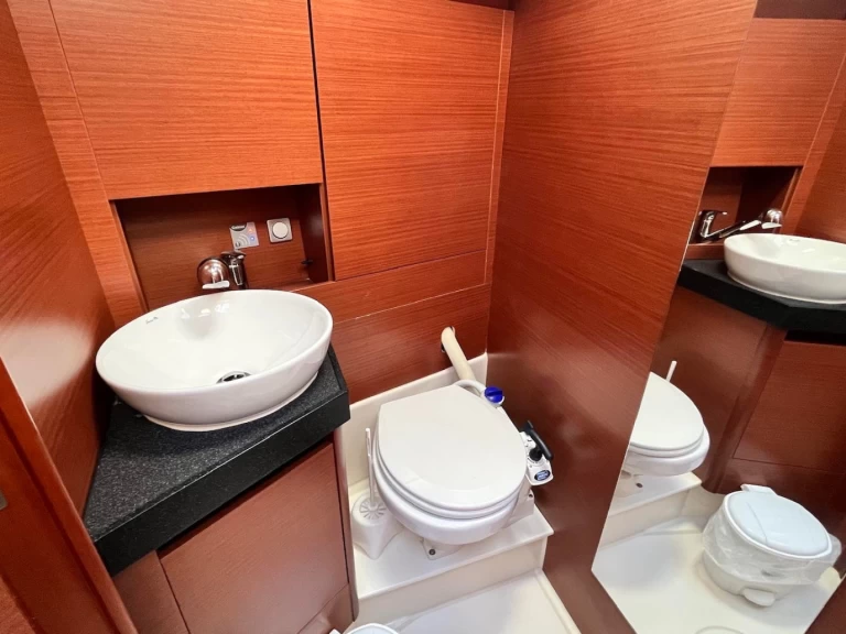 Velero para alquilar Lávrio al mejor precio