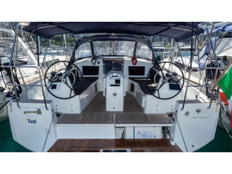 Alquiler de embarcaciones Jeanneau Sun Odyssey 410[G] enVibo Marina en Samboat