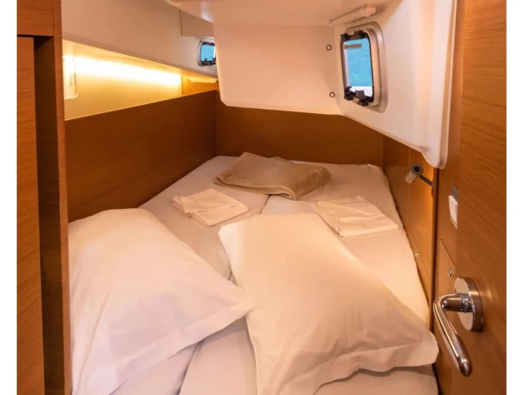 Alquiler de Velero, con o sin patrón Jeanneau Vibo Marina