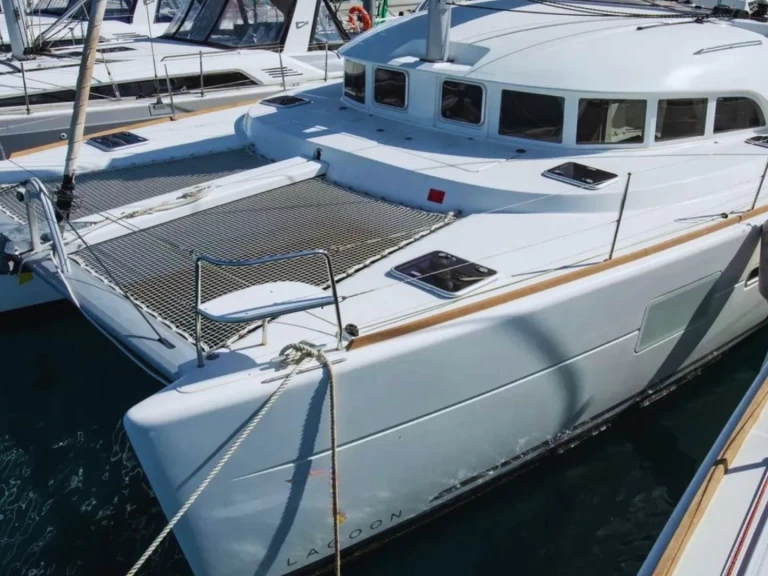 Alquiler de embarcaciones Lagoon Lagoon 380[G] enVibo Marina en Samboat