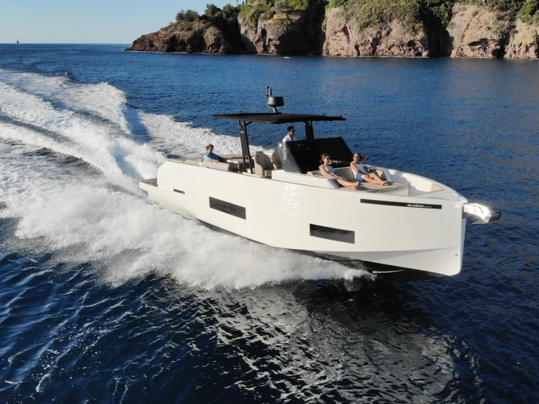 De Antonio De Antonio D42 Open de alquiler a Lávrio