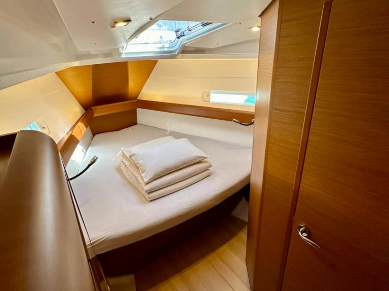 Alquiler de Jeanneau Sun Odyssey 419 en Drage