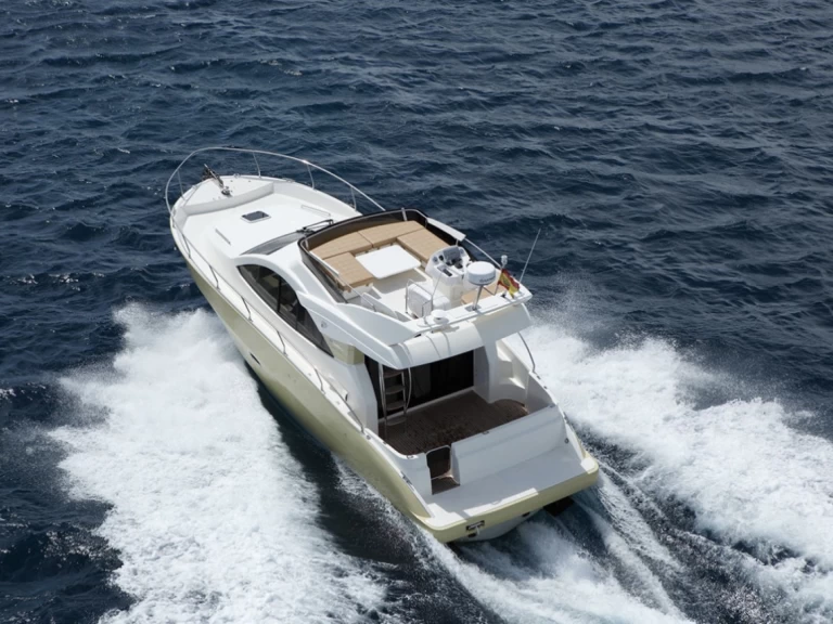 Alquiler de Faeton F-360 Fly en España