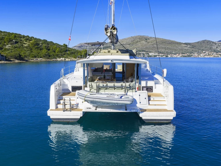 Bali Bali 4.4 de alquiler a Seget Donji