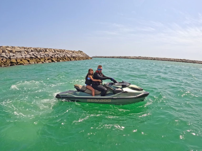 Alquiler Moto de agua Sea-Doo con o sin  título de navegación