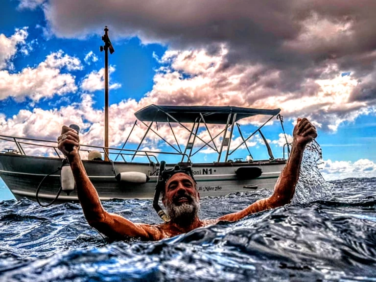 Alquiler Lancha Mileo con o sin  título de navegación