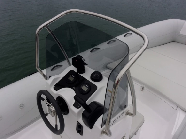 Alquiler de Capelli Tempest 625 Easy en La Trinité-sur-Mer