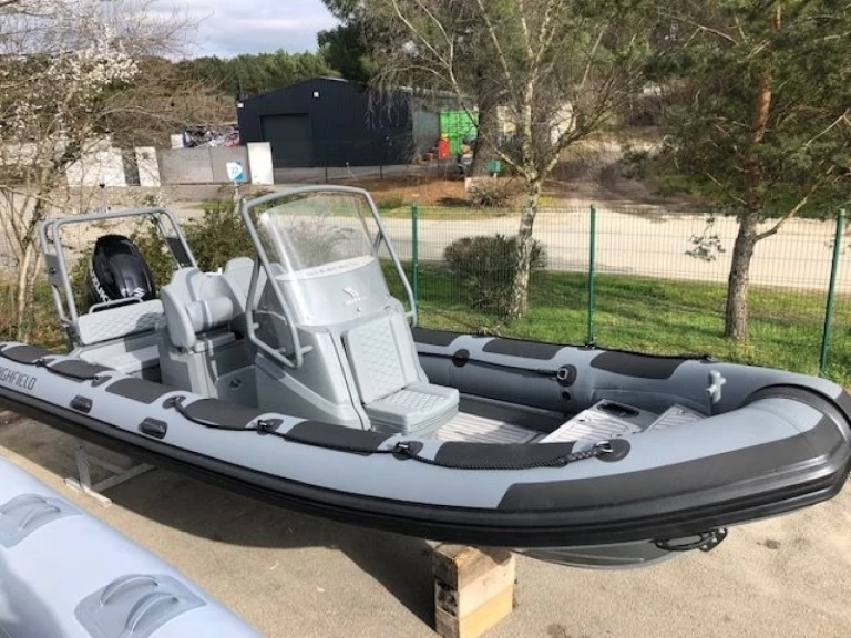 Alquiler de Highfield Patrol 660 en Port-Haliguen