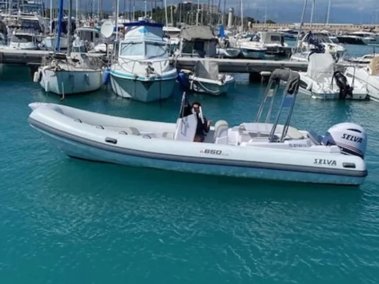 Alquiler de Selva Selva D650 Family en Antibes