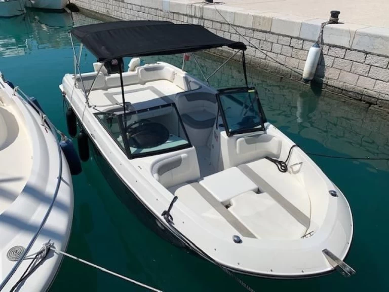 Alquiler de embarcaciones Bayliner E7 enAntibes en Samboat