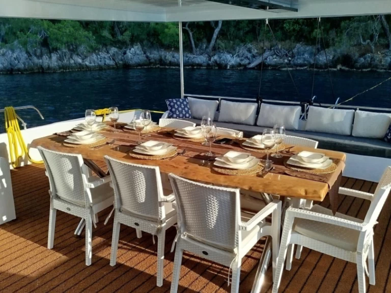 Alquiler Yate de lujo  con o sin  título de navegación