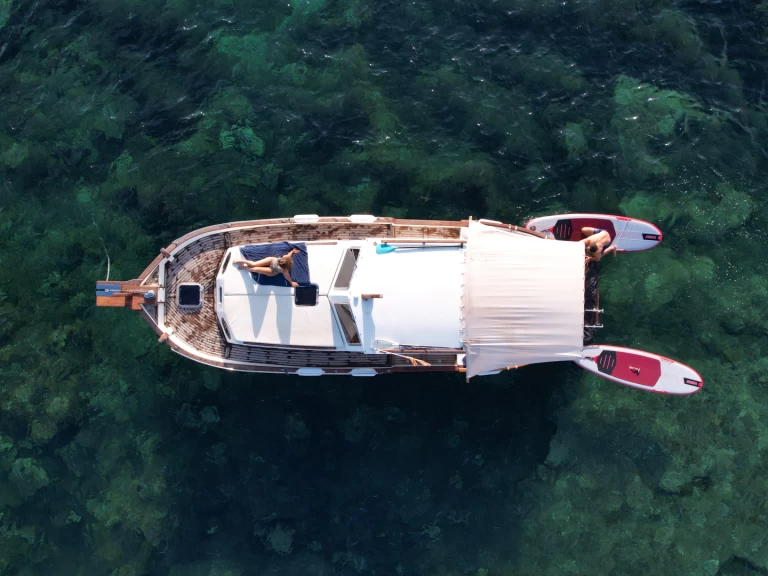 Alquiler de barcos Mahón barato de llaut menorquin