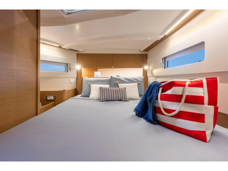Alquiler de Jeanneau Sun Odyssey 415 en Níkiti