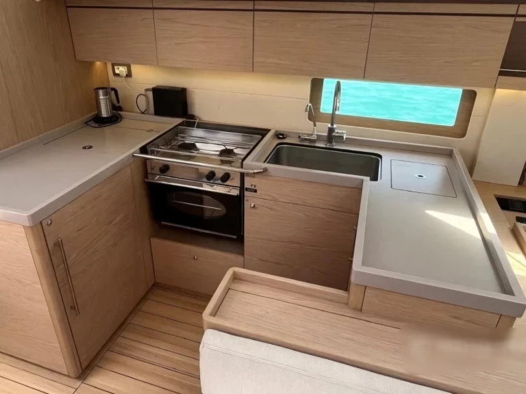 Alquiler de Velero, con o sin patrón Bénéteau Vlycho