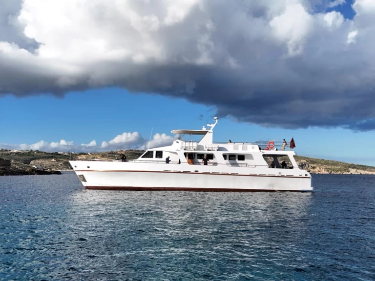 Alquiler Lancha Pathfinder con o sin  título de navegación