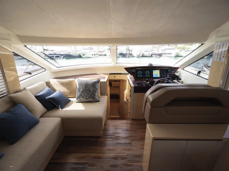 Alquiler de Bénéteau Monte Carlo Yacht 66 en Castellammare di Stabia