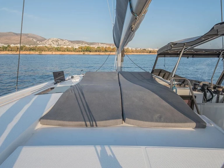 Alquiler de embarcaciones Fountaine Pajot Astrea 42 enLávrio en Samboat
