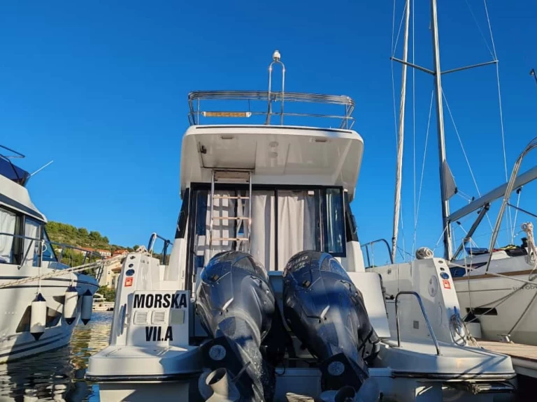 Alquiler de embarcaciones Jeanneau Merry Fisher 1095 Fly enDrage en Samboat