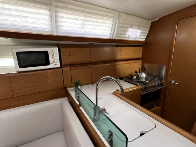 Alquiler Velero Jeanneau con o sin  título de navegación